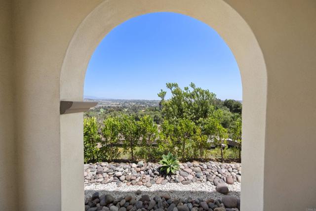 8304 The Grant Place, Bonita CA: https://media.crmls.org/mediaz/7fd18e9c-5ee5-4c8b-98eb-19a222d6aee2.jpg