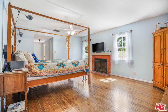 3007 W Clark Avenue, Burbank CA: https://media.crmls.org/mediaz/7fd1a43c-bd4d-4e6c-ad22-5a0fc5718d71.jpg