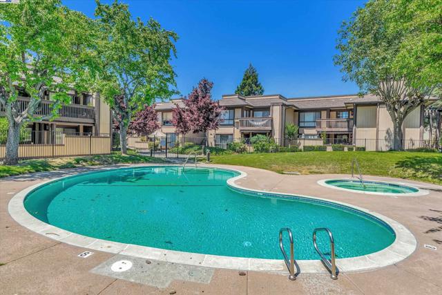 Image 26 of 31 For 39139 Argonaut Way  111