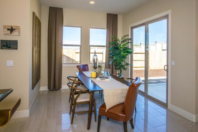 864 Carmelina Court, Hollister CA: https://media.crmls.org/mediaz/7fd1eeda-25e3-48f4-842b-443bfc7e1b98.jpg