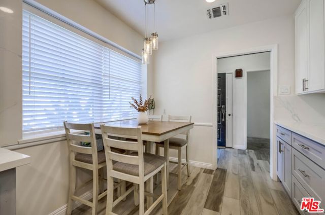1060 E 45th Way, Long Beach CA: https://media.crmls.org/mediaz/7fd21685-a05a-499e-a4d7-225e7b524d7f.jpg