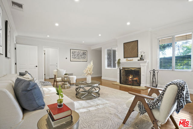 2452 N Altadena Drive, Altadena CA: https://media.crmls.org/mediaz/7fd2cce6-316d-45ea-a0e5-5bad9f96472d.jpg