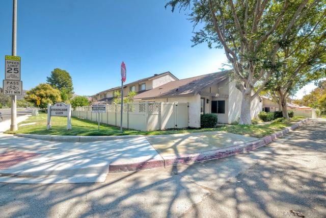 242 Eveningside Gln, Escondido CA: https://media.crmls.org/mediaz/7fd30e14-5778-4bc0-966d-f8f544de28b6.jpg