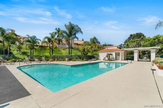 12027 Caminito Corriente, San Diego CA: https://media.crmls.org/mediaz/7fd344ee-c837-4b3b-bd35-b90b834ff0ce.jpg