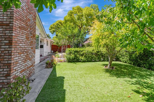 225 W Meadow Drive, Palo Alto CA: https://media.crmls.org/mediaz/7fd34dc5-60e8-42a9-afa4-107a1add691c.jpg
