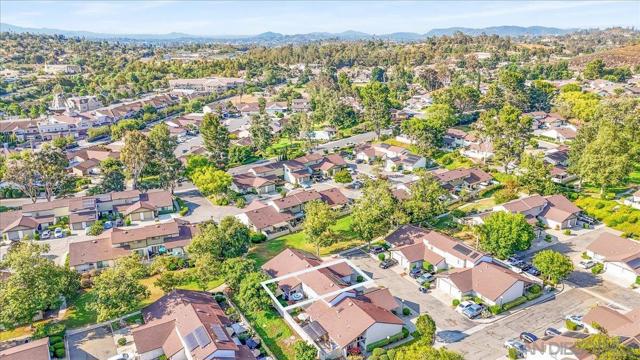 220 Eveningside Gln, Escondido CA: https://media.crmls.org/mediaz/7fd355dd-9661-408e-bd5d-ce42f3385a88.jpg
