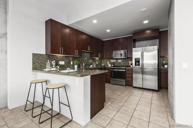 1025 Island Ave, San Diego CA: https://media.crmls.org/mediaz/7fd36950-07c4-405f-9f81-640e19510a08.jpg