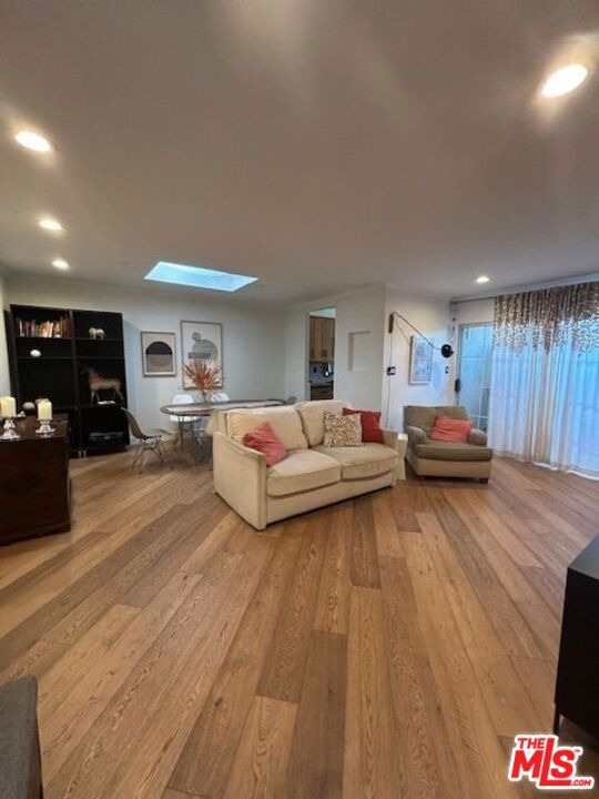 1144 10th Street, Santa Monica CA: https://media.crmls.org/mediaz/7fd3f0e2-3e74-43ee-9c3b-14f67908e494.jpg
