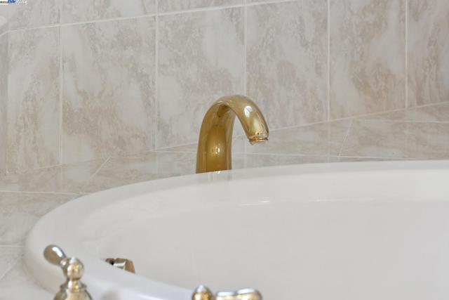 7467 Sundrop Ct, Pleasanton CA: https://media.crmls.org/mediaz/7fd4081c-4a07-4a04-98be-bde2a193acb4.jpg