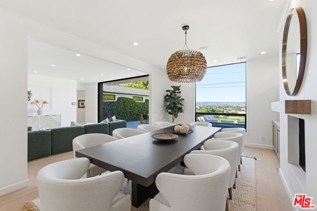 6321 Riggs Place, Los Angeles CA: https://media.crmls.org/mediaz/7fd42629-84ef-4425-b801-b866f5afd90f.jpg