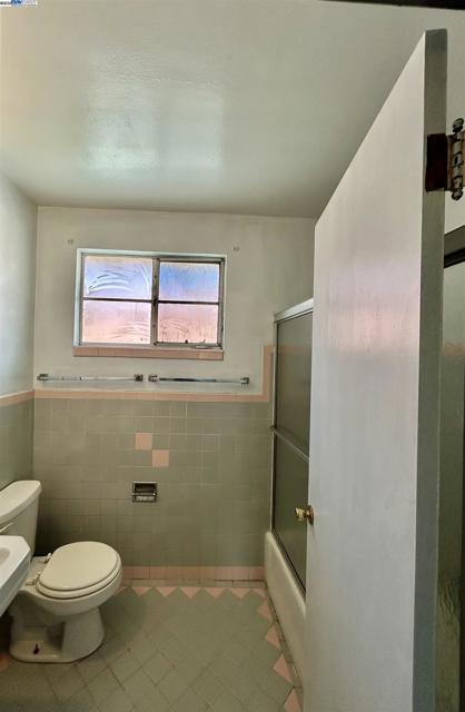 3719 Redding Street, Oakland CA: https://media.crmls.org/mediaz/7fd43543-399a-4e10-83bf-d0cf670ff33f.jpg