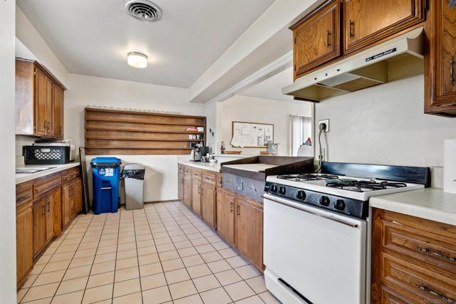 9100 Single Oak Dr, Lakeside CA: https://media.crmls.org/mediaz/7fd43645-32d1-40ef-8213-71734ff64211.jpg