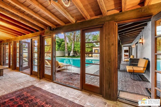 1011 E El Alameda, Palm Springs CA: https://media.crmls.org/mediaz/7fd43bef-232f-4703-83e6-721fc881fd4a.jpg