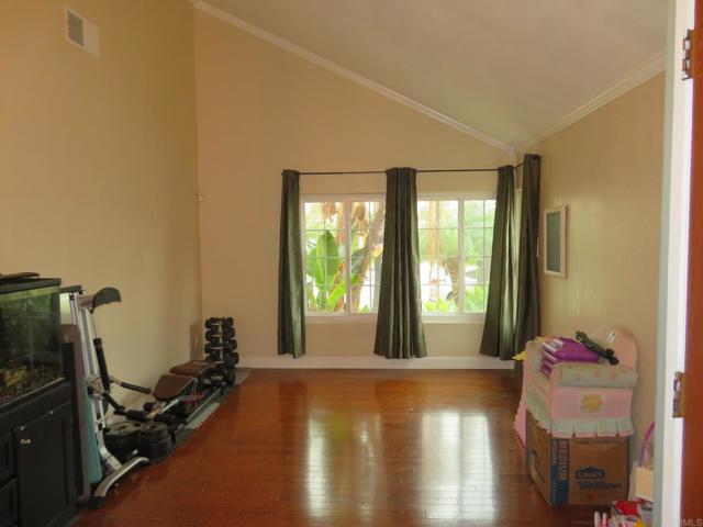 Detail Gallery Image 2 of 31 For 1913 Clearbrook Dr, Chula Vista,  CA 91913 - 4 Beds | 2/1 Baths