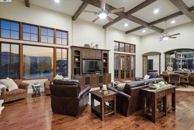 6340 Inspiration Ter, Pleasanton CA: https://media.crmls.org/mediaz/7fd5550c-ab45-4f6f-9e6b-0f29b37a0091.jpg