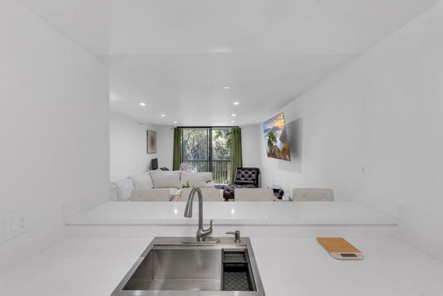 5202 Shelter Creek Lane, San Bruno CA: https://media.crmls.org/mediaz/7fd5674e-bd36-417c-b509-0195af514373.jpg