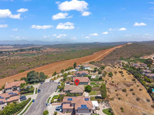 5527 Alexandrine Ct, Oceanside CA: https://media.crmls.org/mediaz/7fd5a53b-8568-4651-a282-6415f7b164a3.jpg