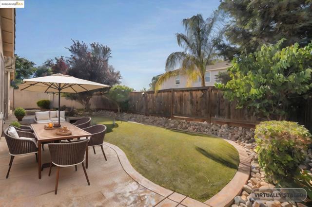 1839 Elizabeth Way, Brentwood CA: https://media.crmls.org/mediaz/7fd5aeac-6ed0-47f3-8e92-fa8fe8d2a0c1.jpg