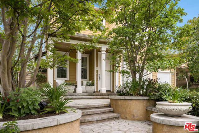 26841 Greenleaf Court, Valencia CA: https://media.crmls.org/mediaz/7fd5b980-c029-42a7-8663-1490b936df18.jpg