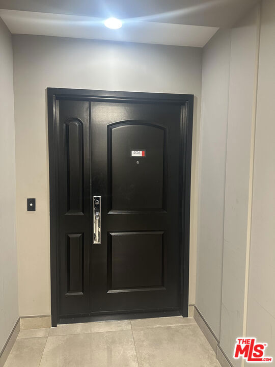 520 S Kingsley Drive, Los Angeles CA: https://media.crmls.org/mediaz/7fd5c4d5-a347-4cf5-a94d-334eb7544915.jpg