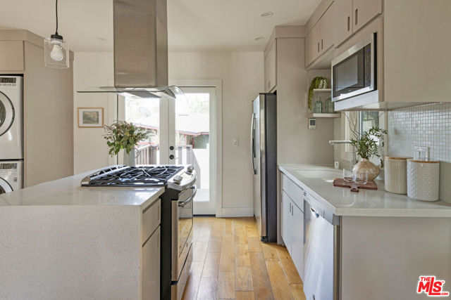 4876 Eldred Street, Los Angeles CA: https://media.crmls.org/mediaz/7fd60c07-0b25-490d-a156-cc9d25aa06dc.jpg