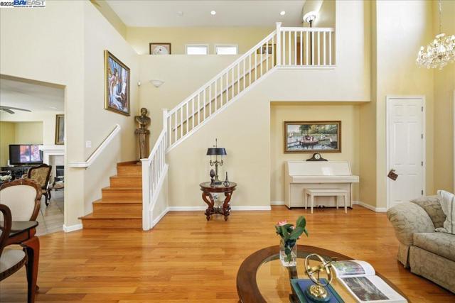 250 BRIDGEWATER RD, Hayward CA: https://media.crmls.org/mediaz/7fd675b4-e4a1-46fb-94bf-bdeeb0ef0db8.jpg