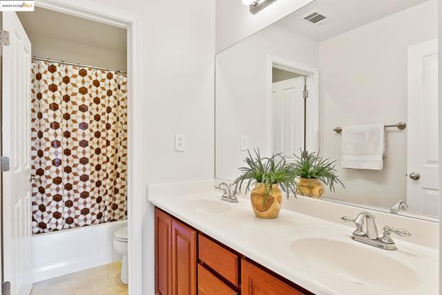 115 Tennyson Ct, Discovery Bay CA: https://media.crmls.org/mediaz/7fd684ed-401f-4710-8b69-2577fda4a8b8.jpg