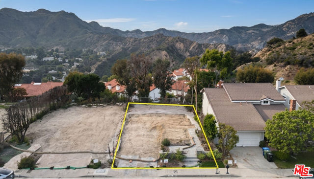 17314 Avenida De La Herradura, Pacific Palisades CA: https://media.crmls.org/mediaz/7fd71f3e-5936-4469-a632-484e49316dd8.jpg