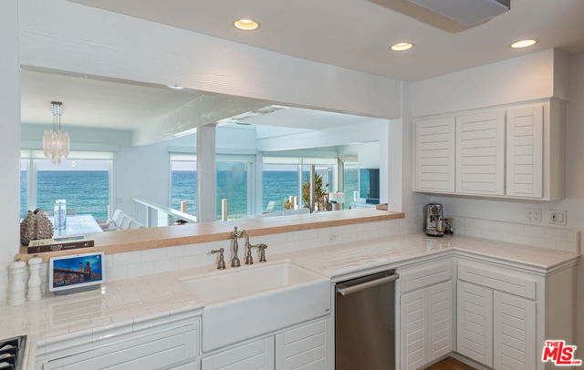 21250 Pacific Coast Highway photo 20