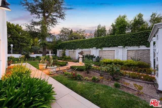 191 Hudson Avenue, Los Angeles, California 90004, 5 Bedrooms Bedrooms, ,6 BathroomsBathrooms,Single Family Residence,For Sale,Hudson,24403947