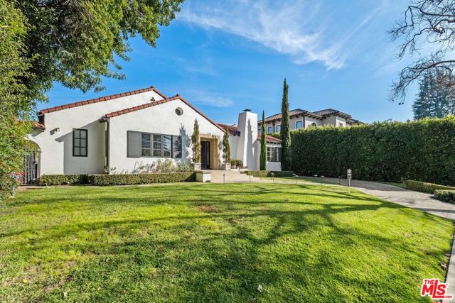 514 N Walden Drive, Beverly Hills CA: https://media.crmls.org/mediaz/7fd7c141-ef06-4b9b-9e48-5c56acef96f5.jpg