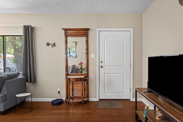 312 Oakshire Avenue, Modesto CA: https://media.crmls.org/mediaz/7fd92efb-7f4c-48df-ae88-a50c60f8cfd0.jpg