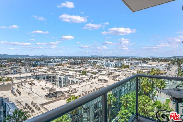 13650 Marina Pointe Drive, Marina del Rey, California 90292, 2 Bedrooms Bedrooms, ,2 BathroomsBathrooms,Condominium,For Sale,Marina Pointe,24395241