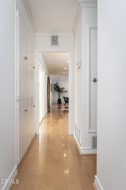 5045 Redwillow Lane, La Canada Flintridge CA: https://media.crmls.org/mediaz/7fd930d9-e641-4677-a7a8-9e762f4ab172.jpg