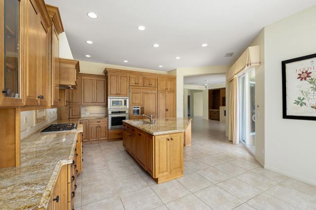 81943 Prism Drive, La Quinta CA: https://media.crmls.org/mediaz/7fd98ee7-3c80-4cf9-8360-ed9dbd6b56cf.jpg