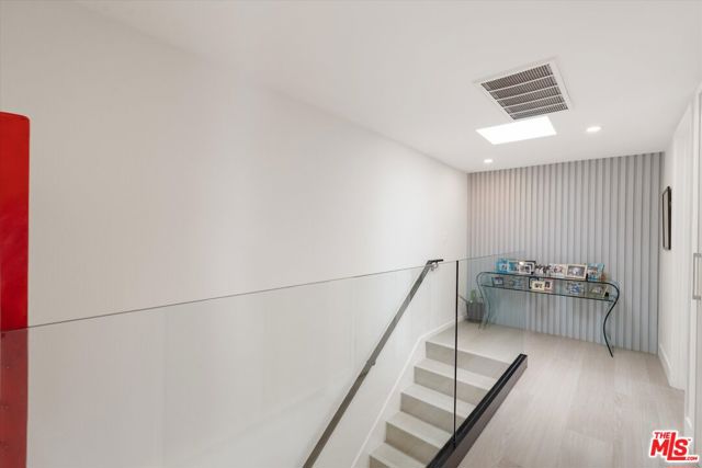 737 Pier Avenue, Santa Monica CA: https://media.crmls.org/mediaz/7fd999d5-5c2c-4814-9273-a3168e58a632.jpg