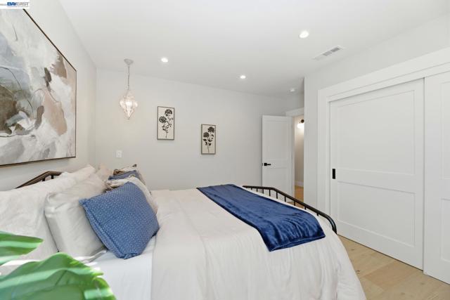 Image 29 of 45 For 1841 Vine St