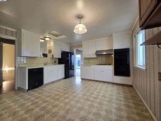 250 Mansell Street, San Francisco CA: https://media.crmls.org/mediaz/7fdb56ec-d313-4d85-836b-2a77f9fd0043.jpg