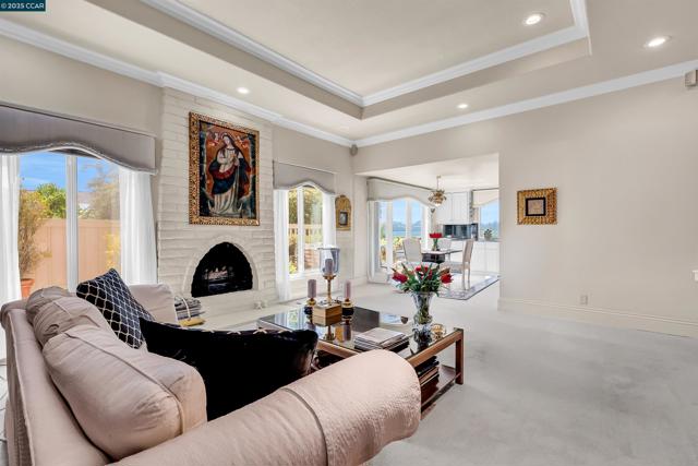 117 Alta Mesa Ct, Moraga CA: https://media.crmls.org/mediaz/7fdbfbd5-a699-4034-b11a-bcb9bfa44f4d.jpg
