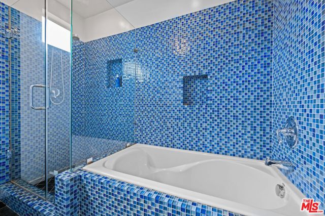 1221 North Kings Road, 207 photo 6