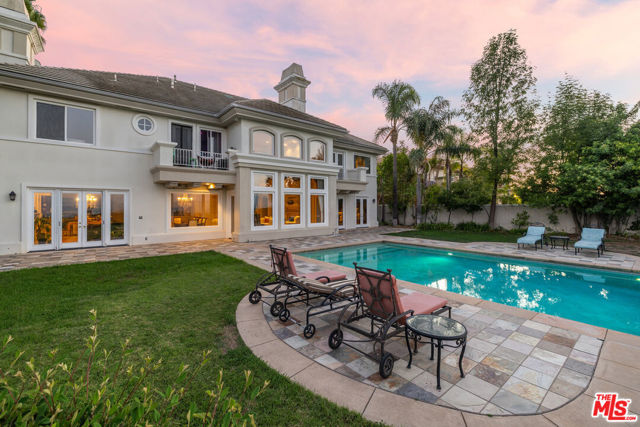 19016 Devonport Lane, Tarzana CA: https://media.crmls.org/mediaz/7fdc3e4b-0400-4f00-8b38-a8e84fa22f25.jpg
