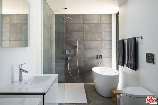 36453 Via El Pais Bonita, Temecula CA: https://media.crmls.org/mediaz/7fdc73f1-b5c0-4cc2-b348-0343ccf9e417.jpg