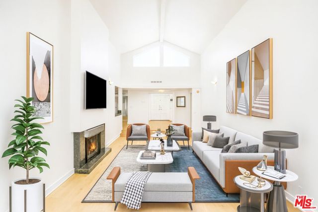 1531 Camden Avenue, Los Angeles CA: https://media.crmls.org/mediaz/7fdc8526-c6d8-4c91-b262-d37f865d11e1.jpg