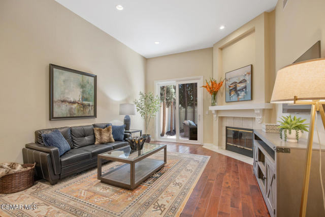 3109 E Hillcrest Drive, Westlake Village CA: https://media.crmls.org/mediaz/7fdcaf3d-3482-41d0-aae1-5464376ed935.jpg