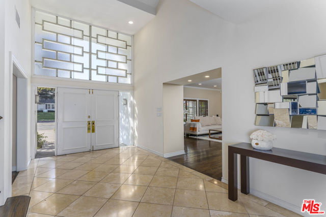 15405 Valley Vista Boulevard, Sherman Oaks CA: https://media.crmls.org/mediaz/7fdcb1bf-3242-4b00-8c0a-dc0a79848ebb.jpg