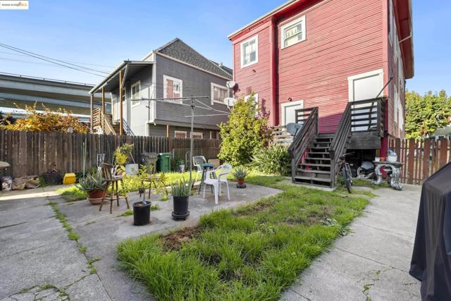 553 34Th St, Oakland CA: https://media.crmls.org/mediaz/7fdcd512-38da-45e4-b198-98af3268e4b7.jpg