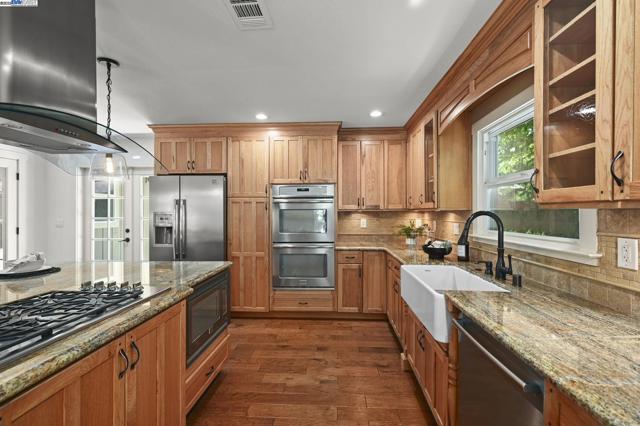 2175 Whyte Park Ave, Walnut Creek CA: https://media.crmls.org/mediaz/7fdce768-e873-4e17-b019-e9b9a0de8295.jpg