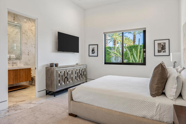 1 Bravo Court, Rancho Mirage CA: https://media.crmls.org/mediaz/7fdda89c-6903-4ba4-a08b-b4adfe4bd1ff.jpg