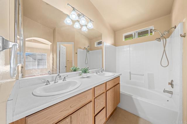 1259 El Cortez Court, Chula Vista CA: https://media.crmls.org/mediaz/7fddb9c1-4518-4a2c-a653-33667f3480db.jpg