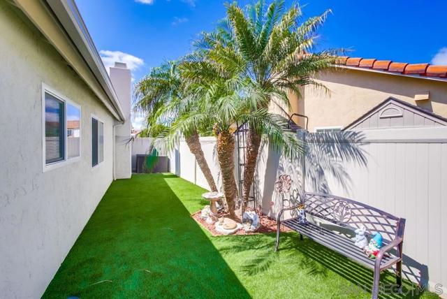 10970 Shy Bird Ln, San Diego CA: https://media.crmls.org/mediaz/7fddd715-f3b9-48b5-a664-76e229174389.jpg